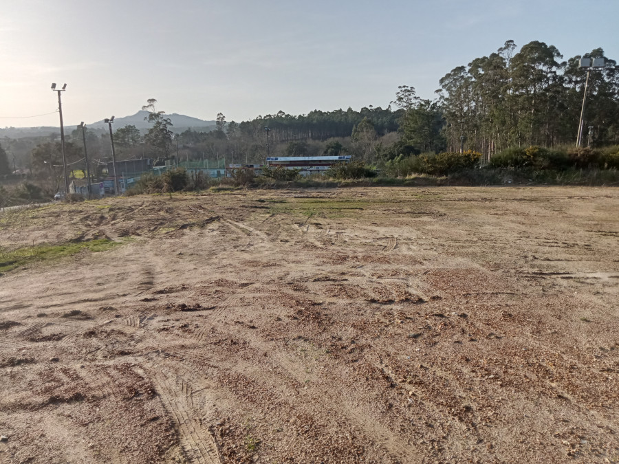 Promueven una campaña para que se construya un polideportivo cubierto en la parroquia de Oleiros