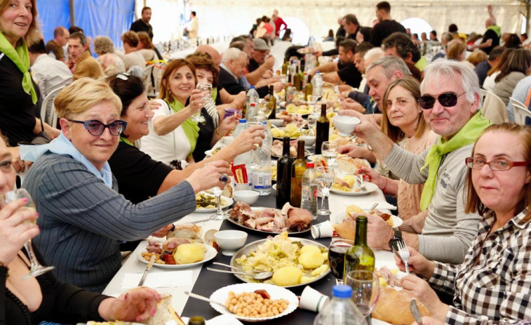 Andaina solidaria y Festa do Cocido en Paradela, Meis