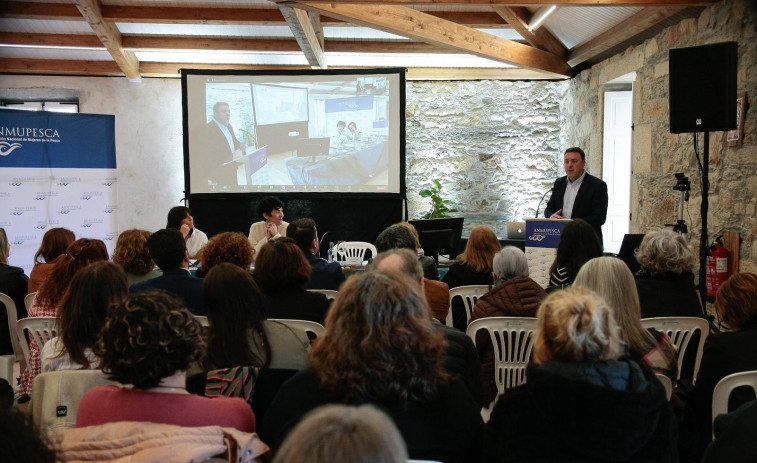 Más de la mitad de trabajadoras de la industria conservera de la provincia se concentra en Ribeira, Boiro y A Pobra