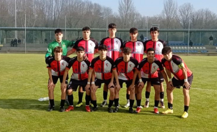 El Arosa juvenil mereció más en su visita a Oviedo