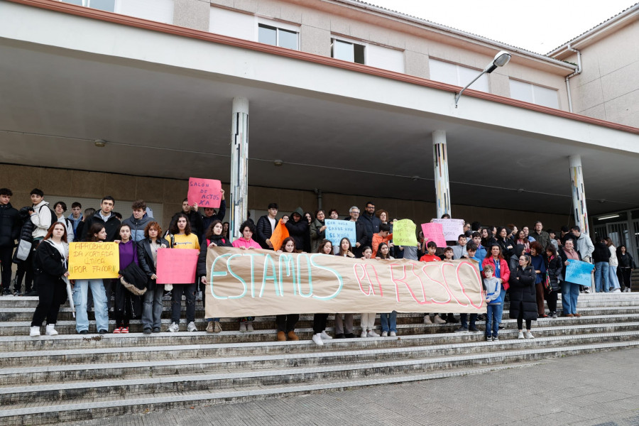 Concentración en el IES O Carril contra una educación "en risco"