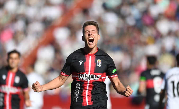 Jose Fontán impulsa al FC Cartagena con un gran gol