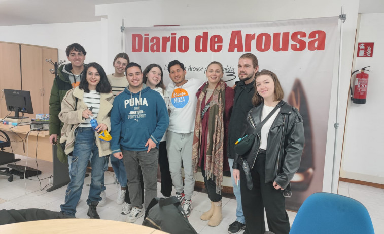 Arousa Moza visita la Redacción de Diario de Arousa dentro de un proyecto europeo