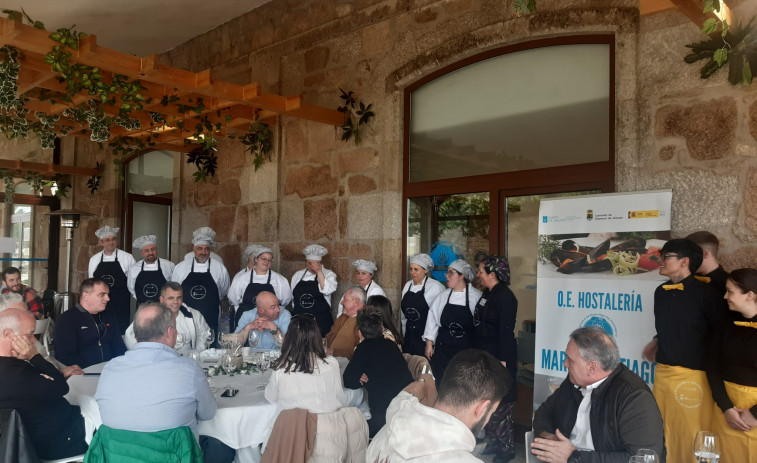 Los alumnos de hostelería de Vilanova muestran sus platos al sector