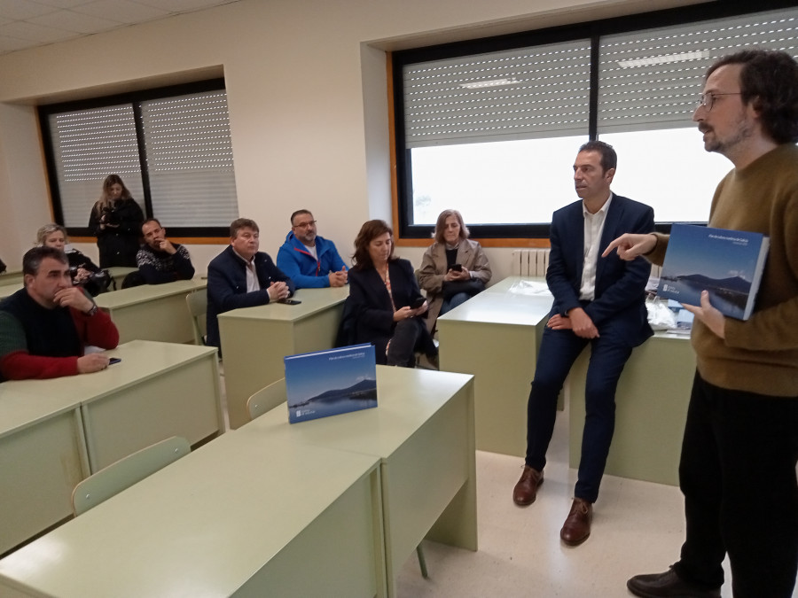 El conselleiro do Mar destaca en Ribeira el papel de los GALP en la promoción de iniciativas vinculadas a la Cultura Marítima