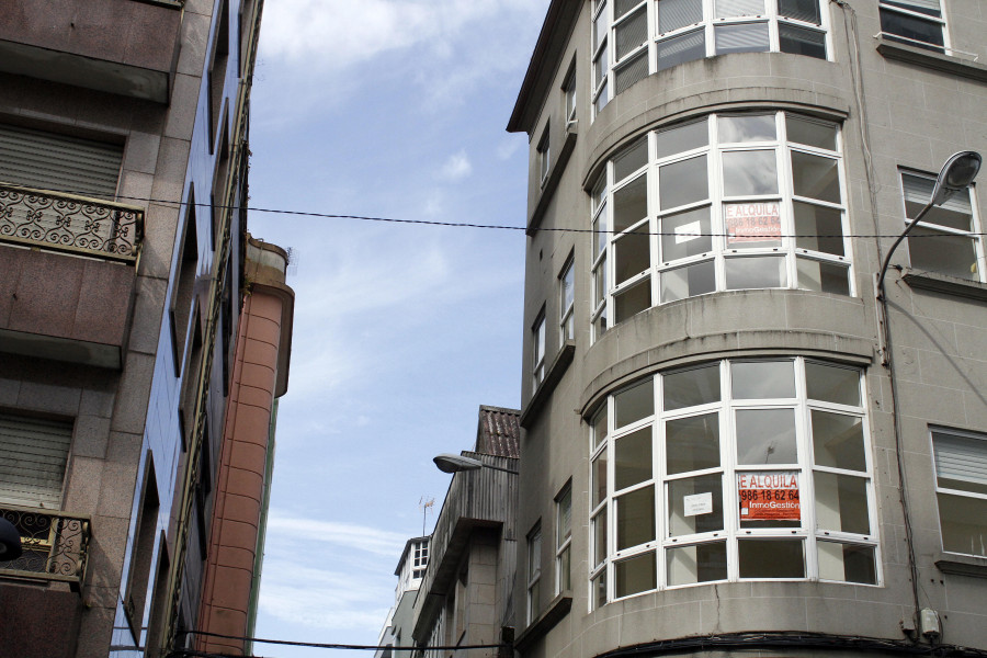 Urbanismo da el visto bueno al proyecto para reconvertir un bajo de Rosalía de Castro en cuatro viviendas