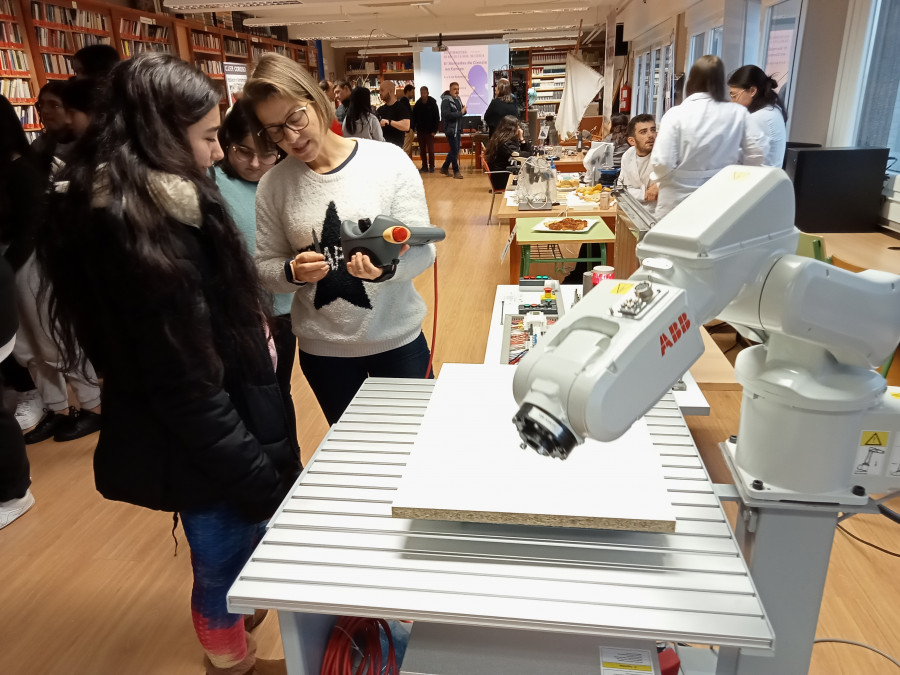 El CIFP Coroso de Ribeira reivindica el rol femenino en la Ciencia