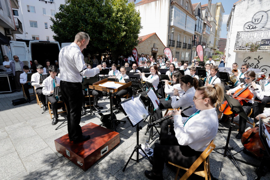 Las comisiones de fiestas ya pueden solicitar la actuación de la Banda de Vilagarcía