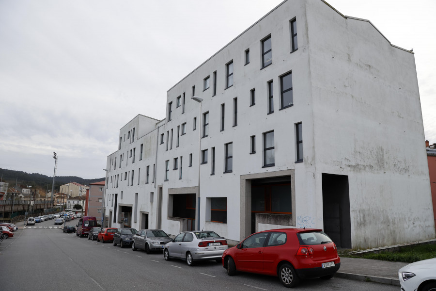 Casi 400 personas demandan vivienda pública en Arousa para compra y alquiler