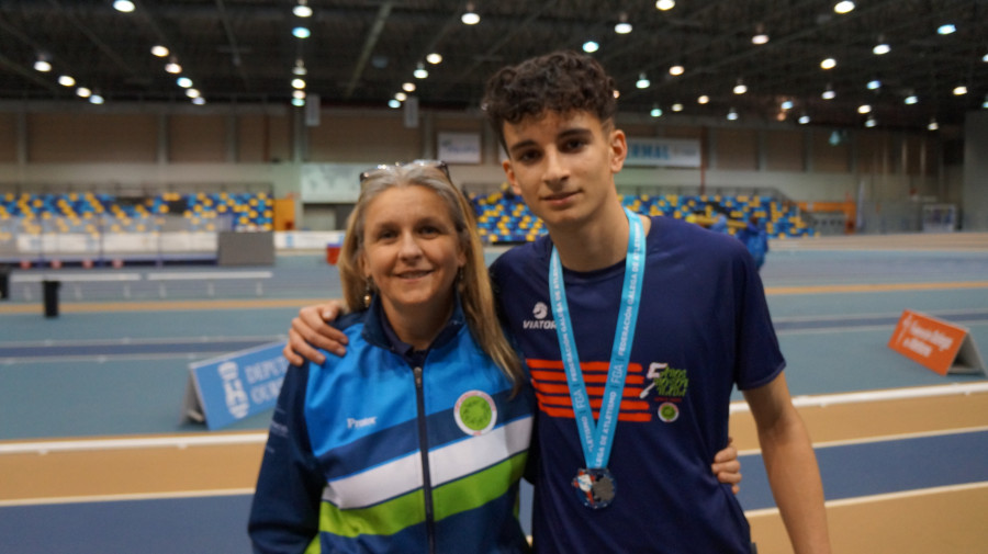 Pedro Reino y Álex César se cuelgan medallas autonómicas y Celia Castro bate un record gallego sub 18