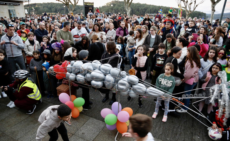 Entierro satírico en Carril y ácida crítica en A Illa como colofón carnavalesco