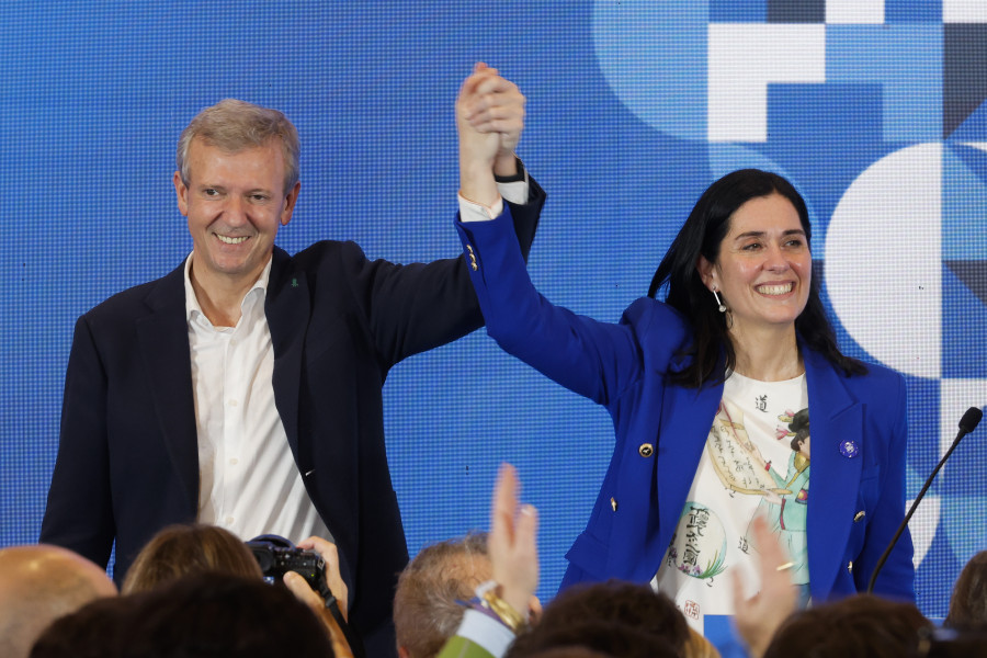 El PP reedita la mayoría absoluta en Galicia