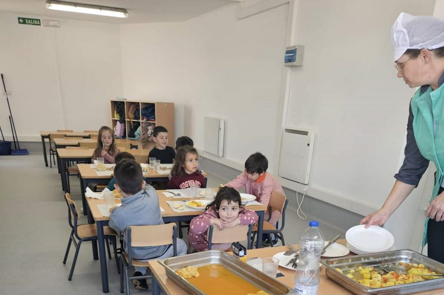 El CRA de Meis estrena comedor tras habilitar el recinto de la antigua biblioteca