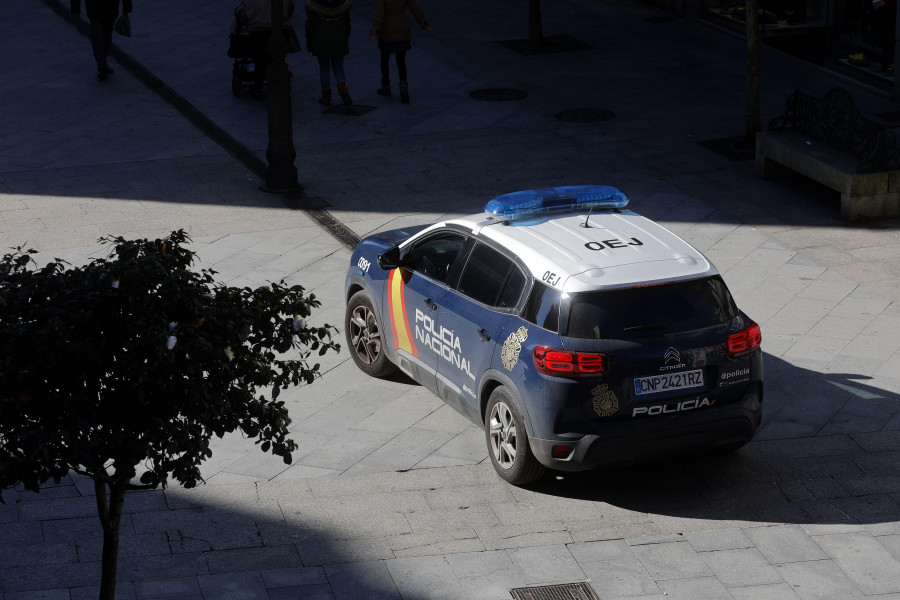 La Policía Nacional de Vilagarcía realiza controles aleatorios en los institutos cada semana