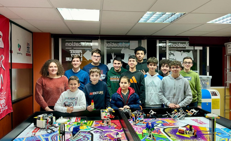 Alumnos de la Academia Mega Ribeira participan en un torneo internacional de robots con Lego