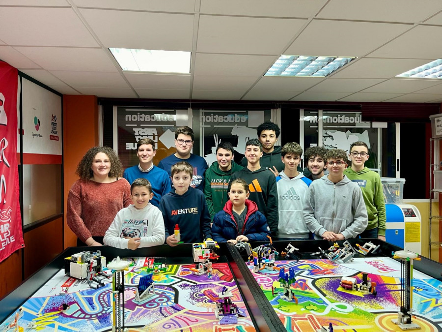 Alumnos de la Academia Mega Ribeira participan en un torneo internacional de robots con Lego