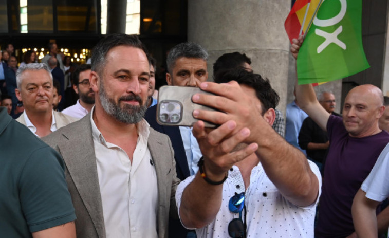 Abascal abraza el eslogan de Trump en EEUU: 