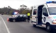 Abandonan el coche y huyen a la carrera tras sufrir un accidente de tráfico en Vilanova