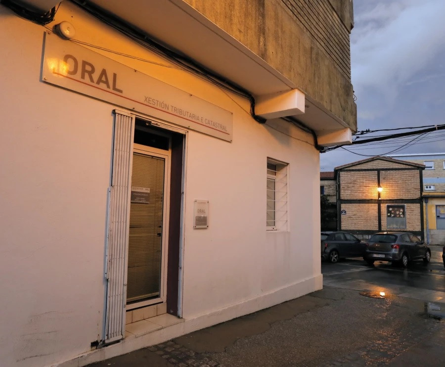 La Diputación debe indemnizar a un niño que se hirió por el enrejado “en mal estado” del ORAL de Vilanova