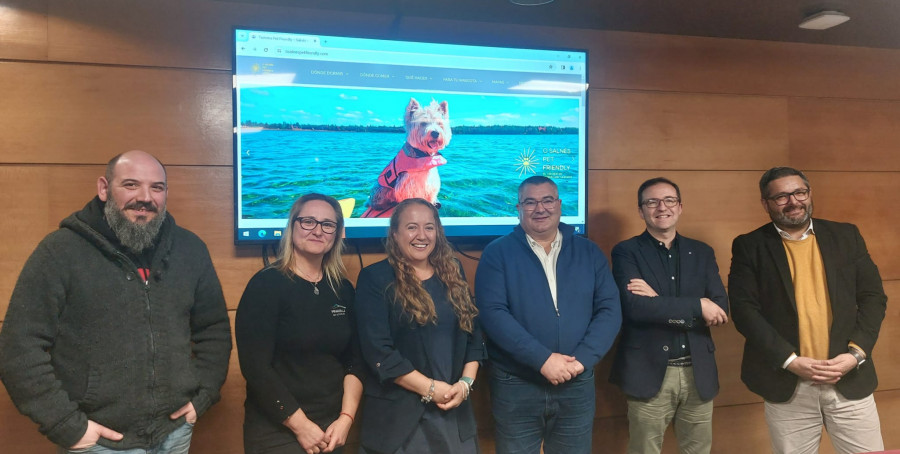 Reiki para perros, rutas por mar y comida adaptada: O Salnés apuesta fuerte por el turismo petfriendly