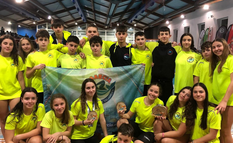 El Club de Natación y Salvamento Vilagarcía regresa con dos platas y dos bronces