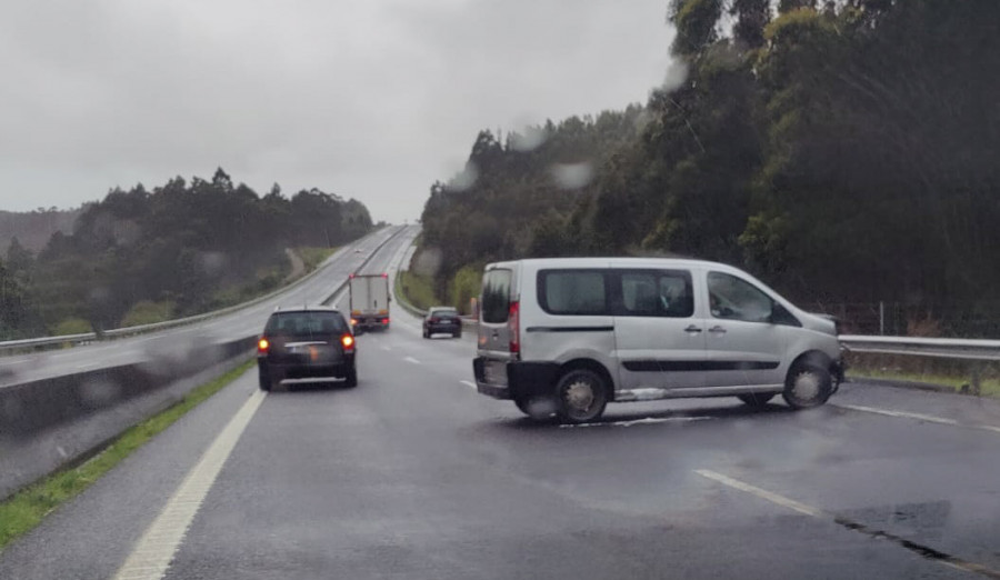 Registrado un doble accidente de tráfico en la Autovía do Barbanza, a su paso por Rianxo