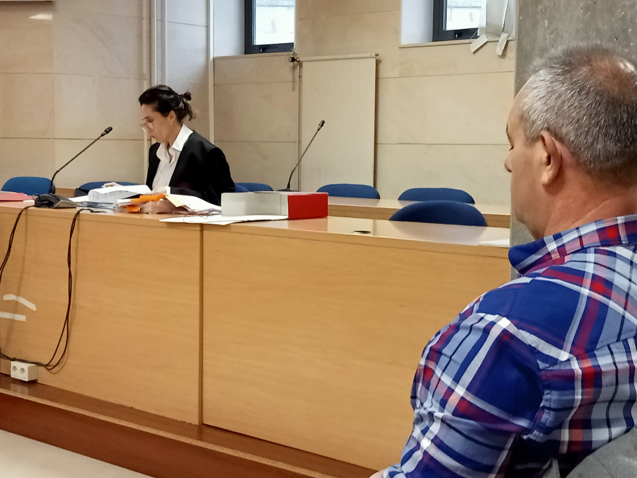 La abogada de Manuel Feás advierte de un “presunto complot” para apartarle de la jefatura policial de Boiro
