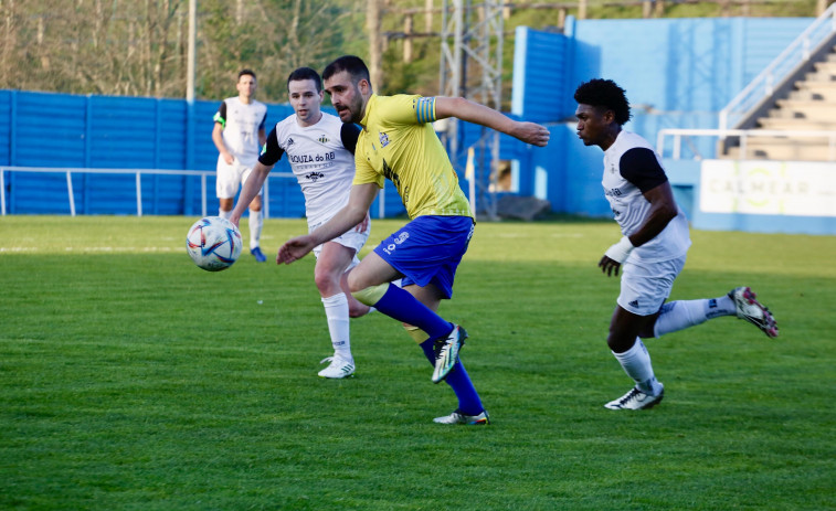 El Cambados suma un punto con un golazo de Jacobo en el saque inicial