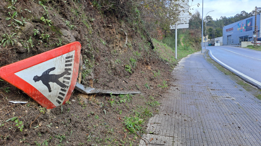 Un conductor se da a la fuga tras sufrir un accidente de madrugada en la carretera AC-305 en Boiro