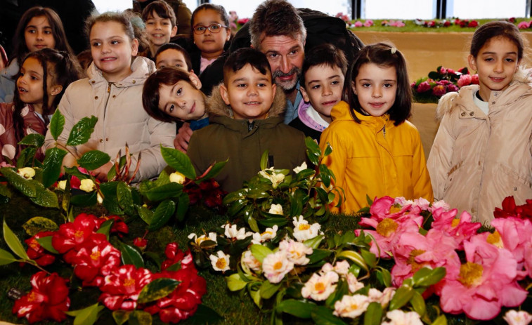 A Escardia y A Lomba descubren la belleza de la camelia