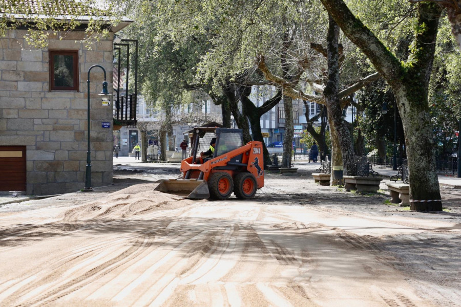 A Calzada renueva su firme y la fuente de la rotonda de Vilariño volverá a recuperar sus chorros