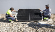 A Bouza estrena placas solares que completan el cambio a energías renovables del Concello de A Illa