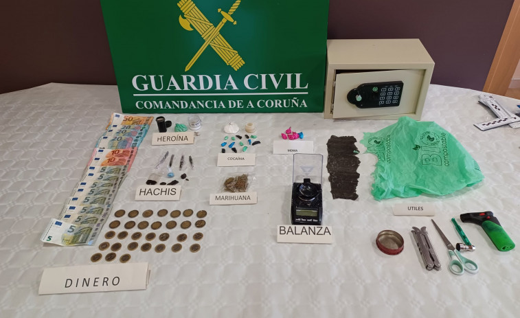 Detienen a una mujer de Ribeira con 122 dosis de heroína, 69 de cocaína y 18 de éxtasis