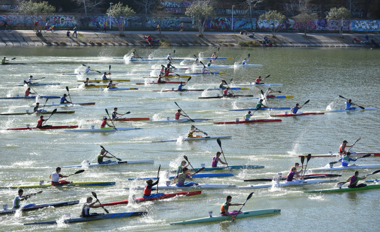 Esta es la lista del medio centenar de palistas de Arousa que compiten en el Campeonato de España de Piragüismo