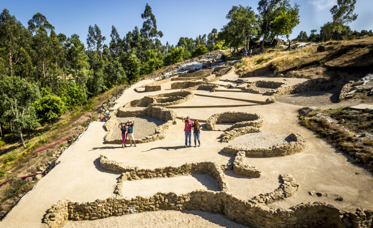 Xunta y Concello trabajan en un proyecto de puesta en valor del yacimiento de Monte do Castro