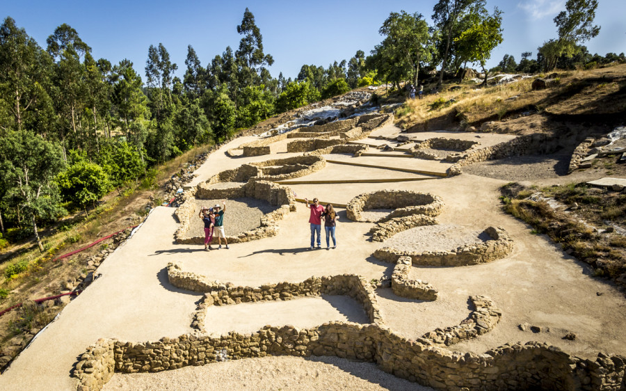 Xunta y Concello trabajan en un proyecto de puesta en valor del yacimiento de Monte do Castro