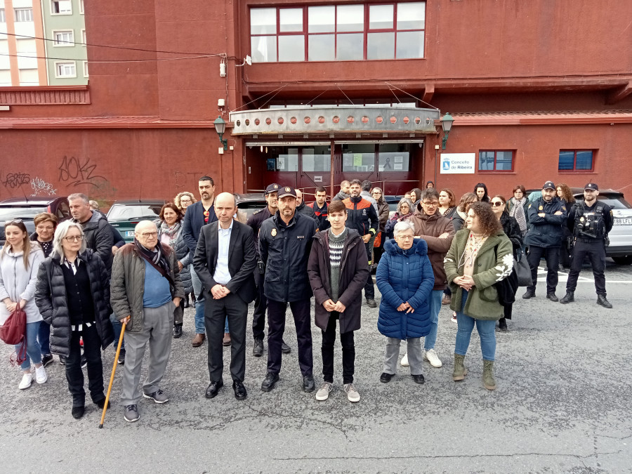 Ribeira guardó un respetuoso minuto de silencio en memoria de las víctimas del 11-M