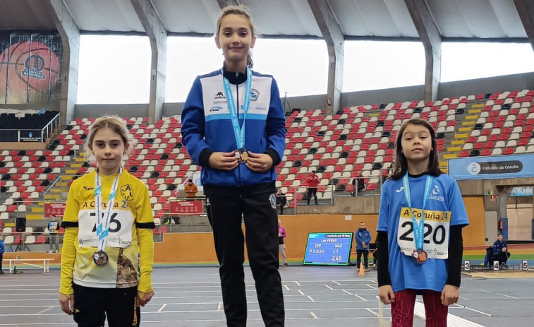 La Escuela del Atletismo Cambados logra dos subcampeonatos en Pista Cubierta