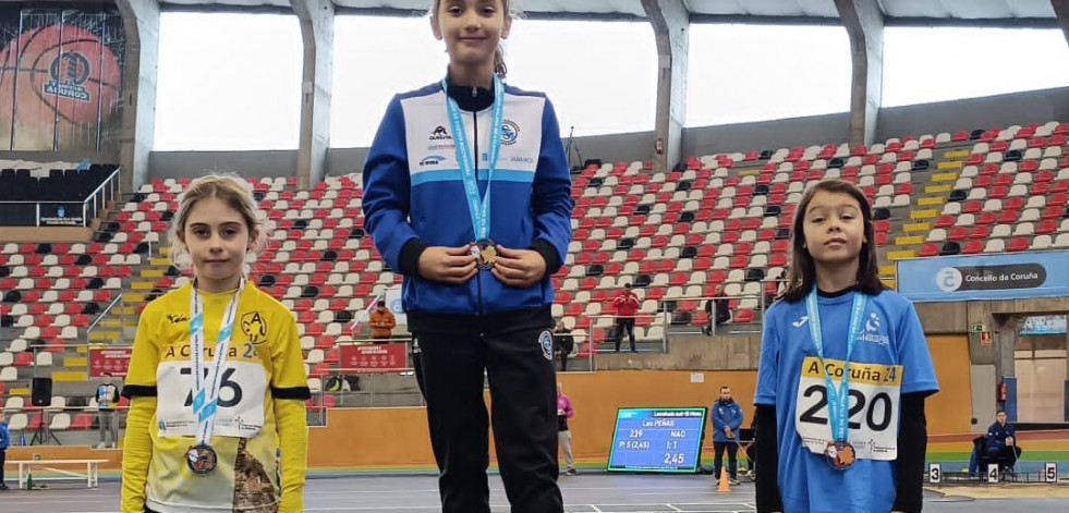 La Escuela del Atletismo Cambados logra dos subcampeonatos en Pista Cubierta