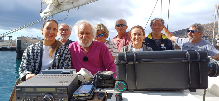 La Peregrina precinta sus aparatos tecnológicos y parte de La Gomera para iniciar el Reto Astrolabio