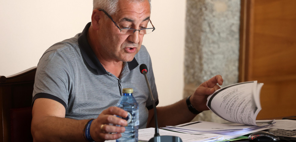 Pérez pide al gobierno local que “se deixe de lerias” y “se poña a traballar” para el centro de salud
