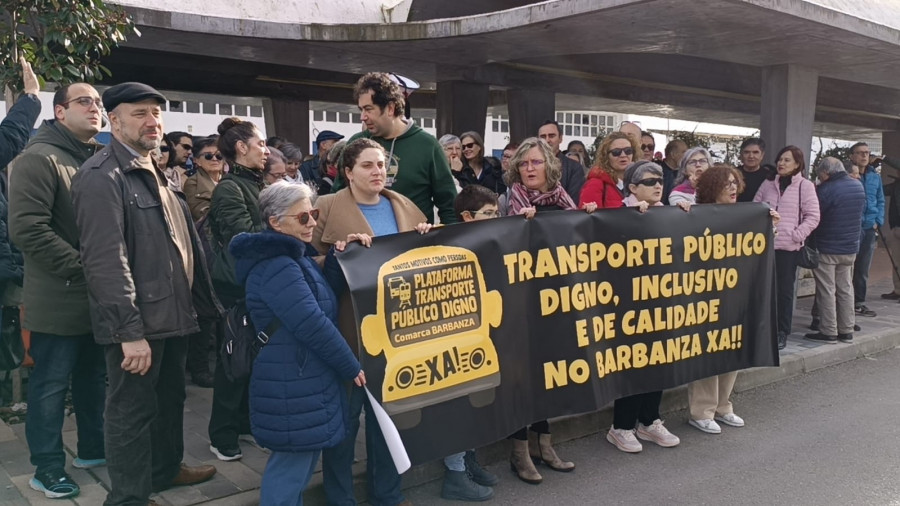 El alcalde de Ribeira buscará, junto a sus homólogos del resto de O Barbanza, hacer frente común a los problemas del transporte en bus