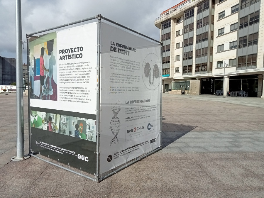 La asociación Art for Dent da visibilidad a la enfermedad rara que afecta a los riñones con una exposición al aire libre en Ribeira