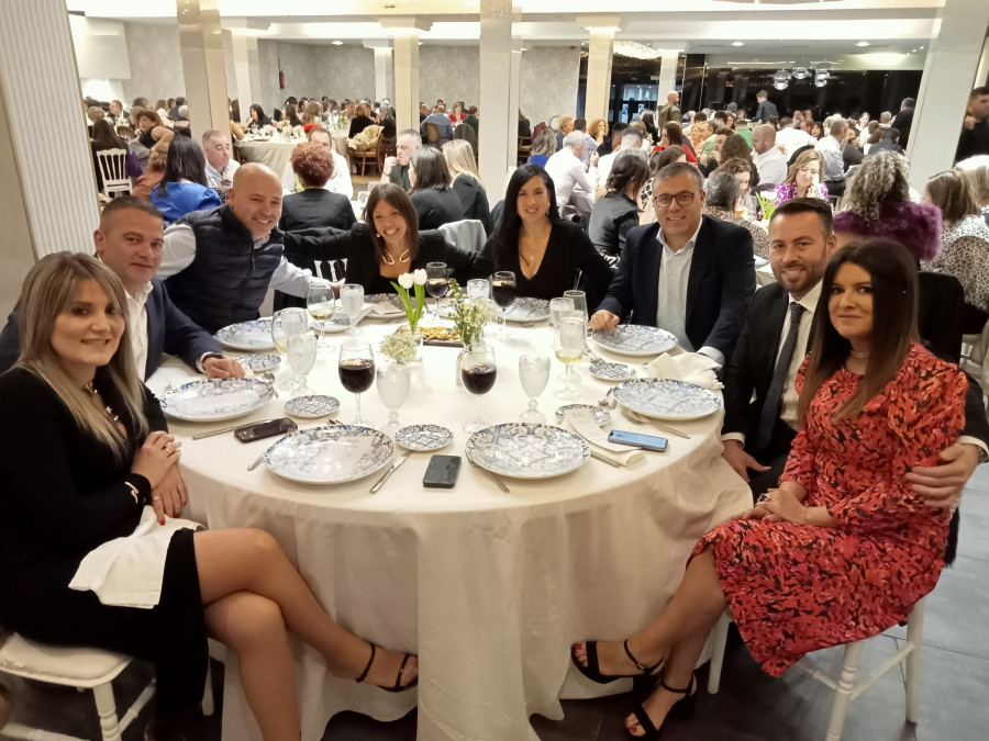 La cena benéfica de la junta local de la AECC ribeirense alcanzó nuevo record de asistencia con 520 invitados