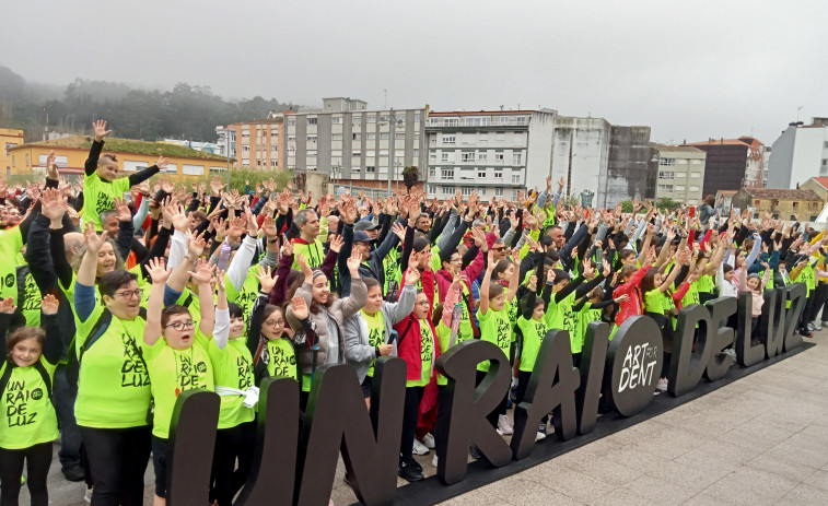 Ribeira fue un “raio” de luz con la primera andaina solidaria para dar visibilidad a la enfermedad de Dent