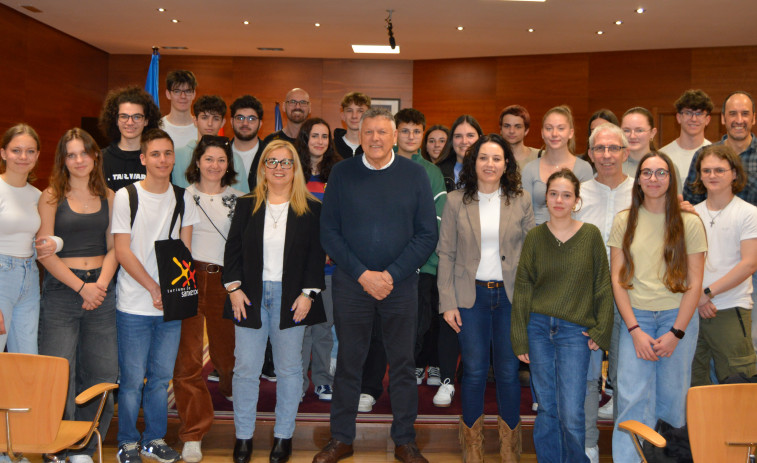 El Concello da la bienvenida a los alumnos de  intercambio del IES Sanxenxo con Austria