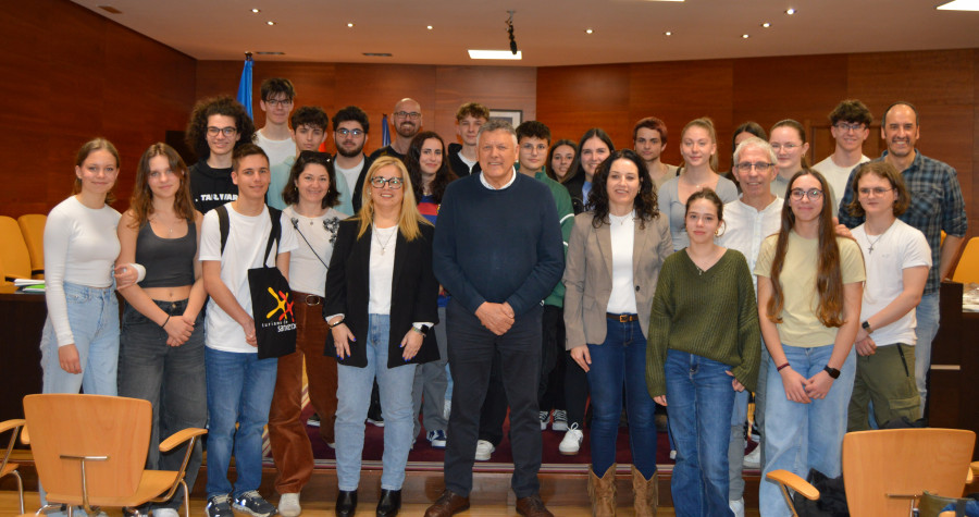 El Concello da la bienvenida a los alumnos de  intercambio del IES Sanxenxo con Austria