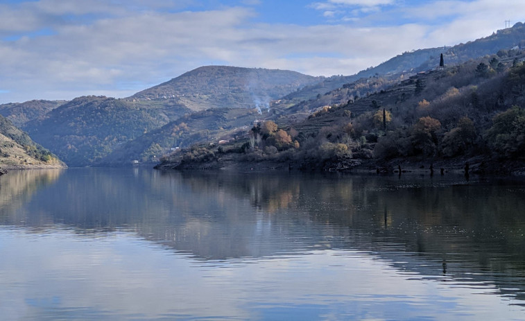 Valga organiza una excursión a la Ribeira Sacra con una ruta de senderismo y paseo en catamarán