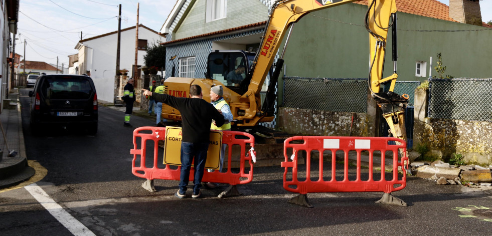 La calle Castriños de A Illa estará cortada al tráfico unos dos meses tras el inicio de las obras