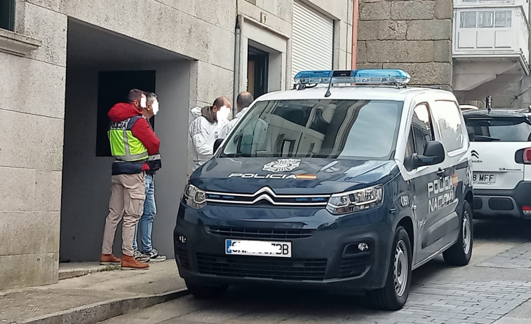 El hospital cancela el alta para el presunto asesino de su expareja en Ribeira